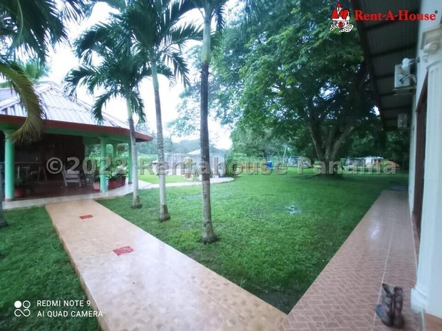 Luxurious Furnished Country House with Spacious Ranch